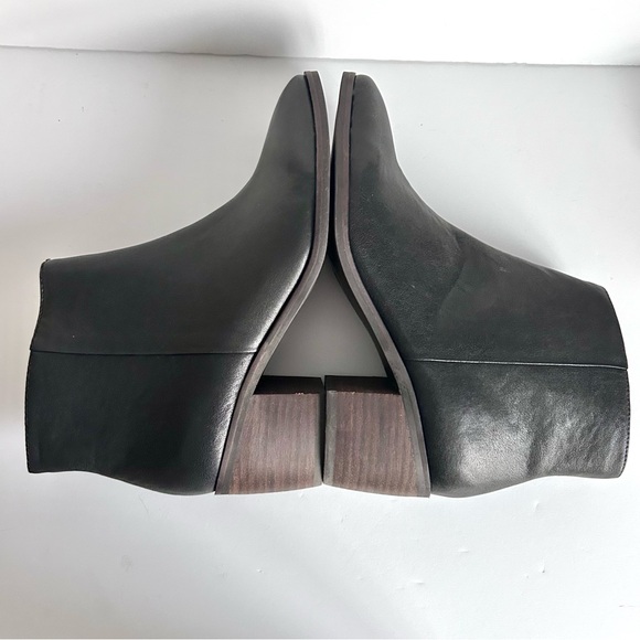 NEW IN BOX Lucky Brand Mazzee Black Ankle Boots. Black. Size: 7 - Picture 3 of 15